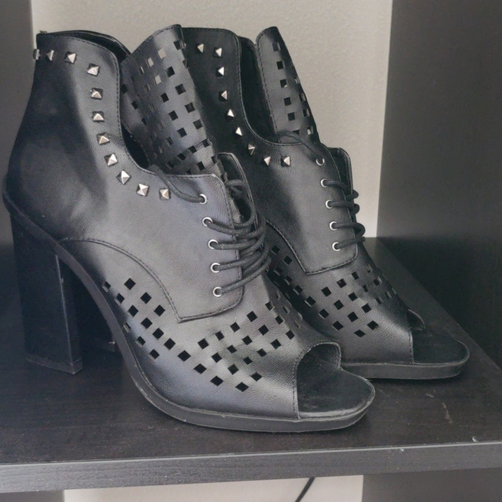 Black  boots